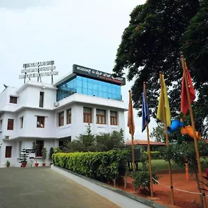 kumars-white-house-hotel.mysorehotels.org/